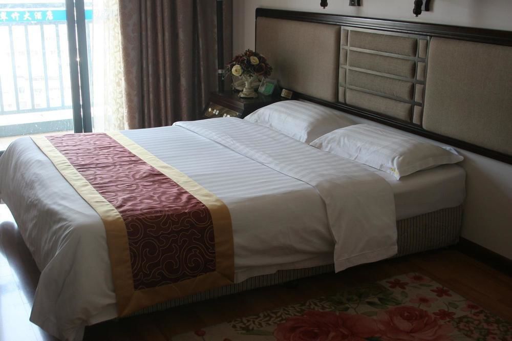 Green Bamboo Hotel Гуйлинь Экстерьер фото
