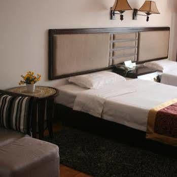 Green Bamboo Hotel Гуйлинь Экстерьер фото
